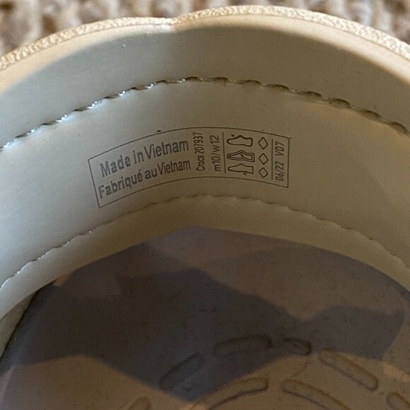 Crocs Echo Clog in Cream, Size 10M or 12W - Picture 2 of 7